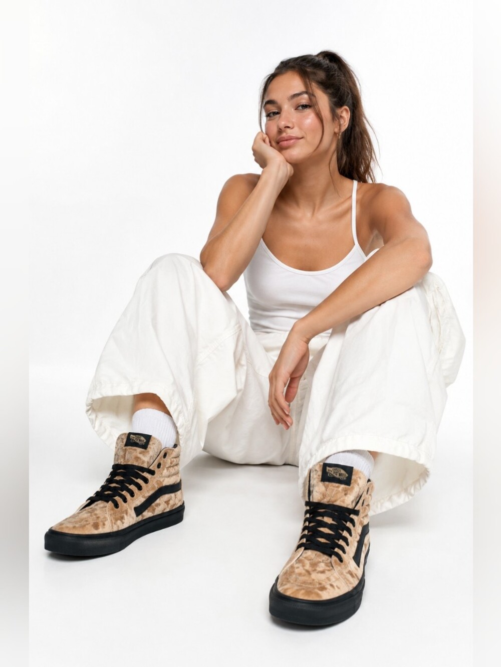 Vans Sk8-Hi Crushed Velvet High Top Sneakers, Women's 7.5, Tan/Black